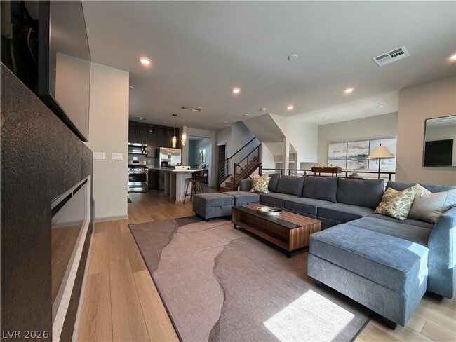 Building Photo - 8044 Carpenter Creek Ave