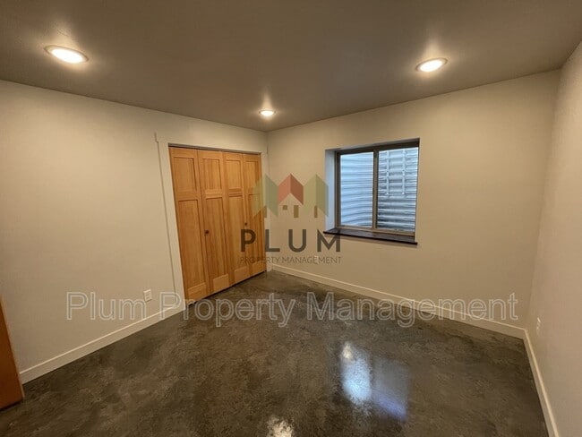 Building Photo - 1125 S Catlin St