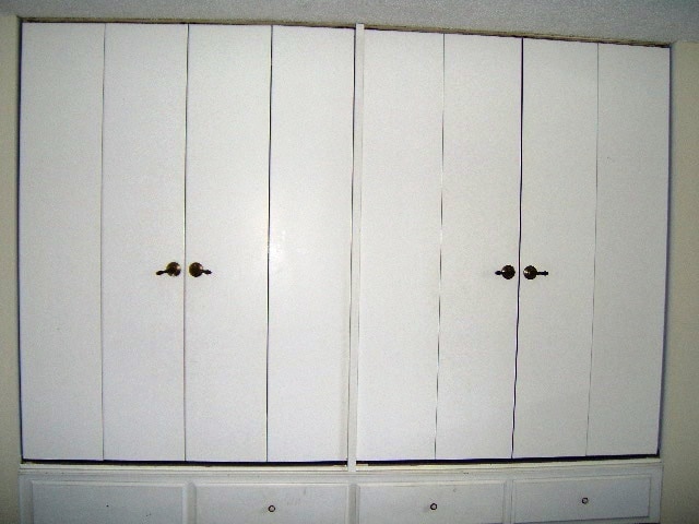 Building Photo - Cozy Townhouse! Water Sewer and Garbage Included!