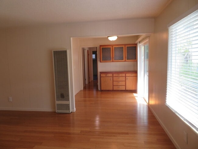 Building Photo - 2 bed 1 bath house in the Capitola jewel box
