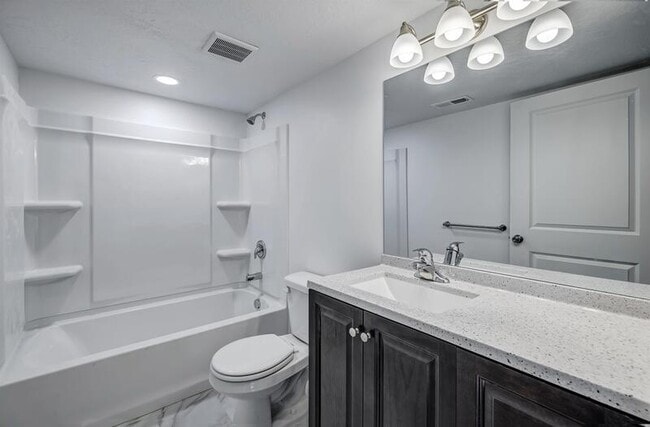 Building Photo - 803 N Hilltop Dr