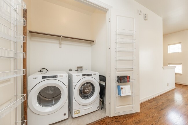 Building Photo - 3898 Center St