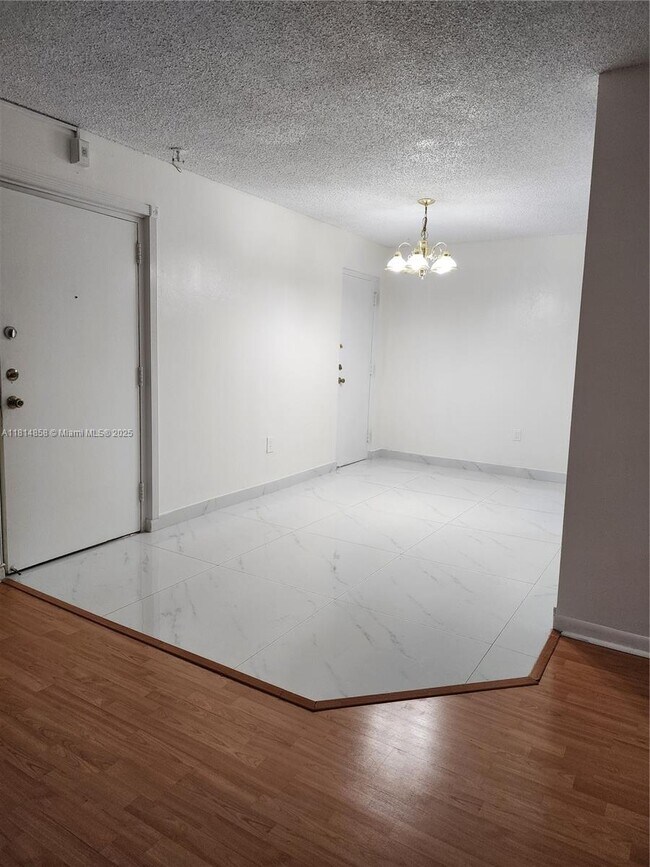 Building Photo - 7101 Miami Lakes Dr