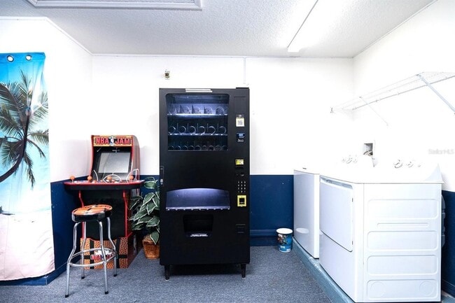 Building Photo - 2178 Royal Ridge Dr