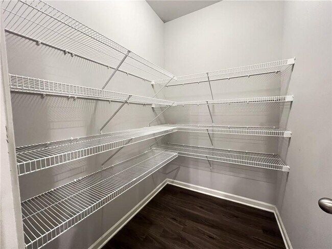 Building Photo - 4675 Silver Oak Dr SW
