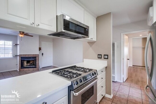 Building Photo - Updated 2Bdm 2Ba Condo in Windsor Chalet C...