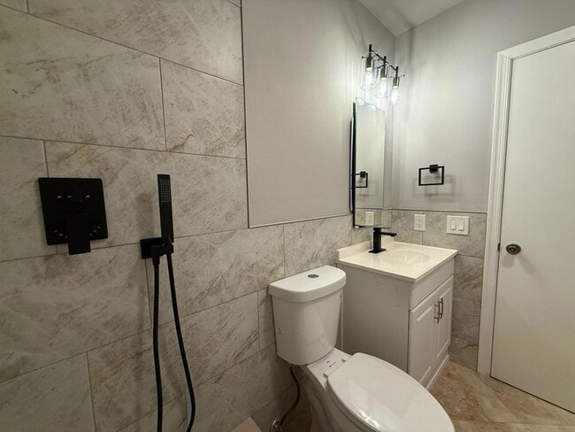 Building Photo - 5700 NE 22nd Way