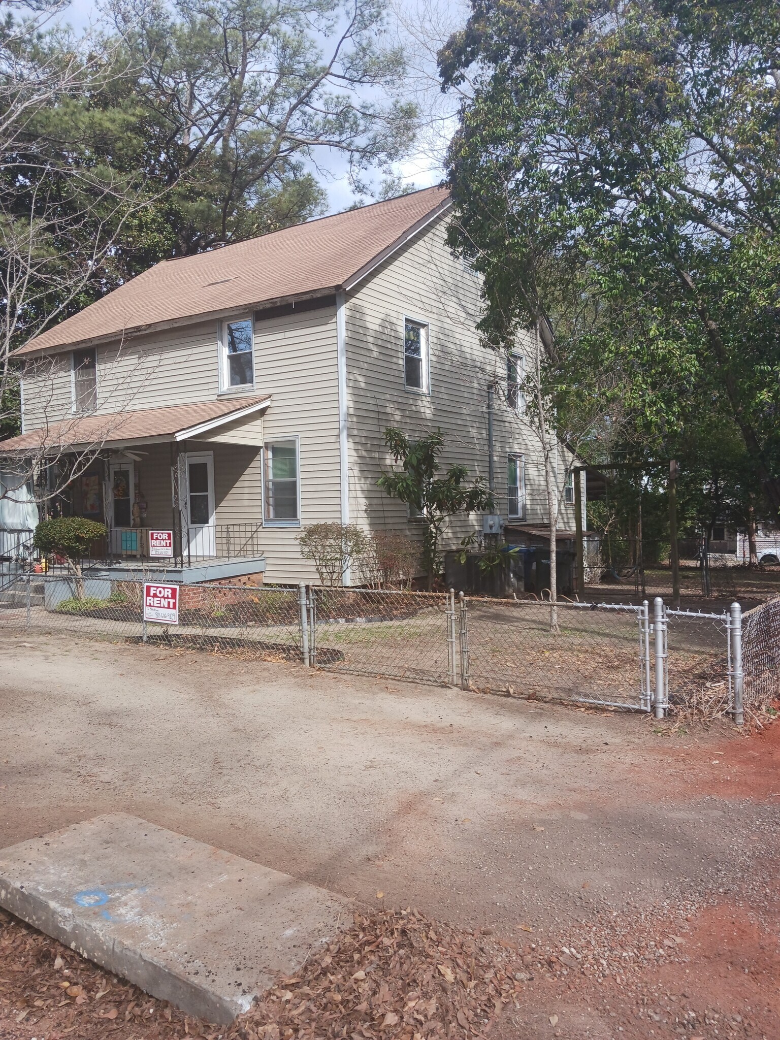 Building Photo - 323 Sortwell St