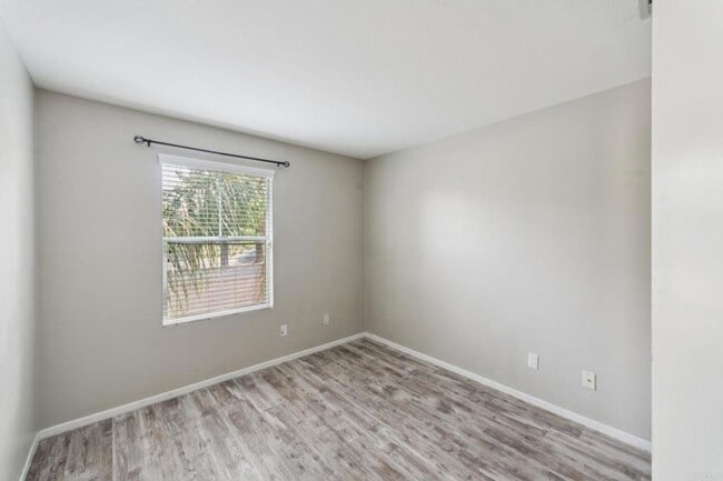 Building Photo - 3 Bedroom 2.5 Bathroom townhouse