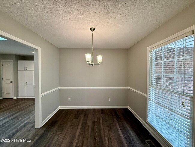 Building Photo - 1475 Monticello Dr