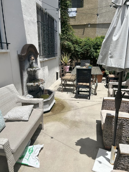 Building Photo - 420 S Detroit St