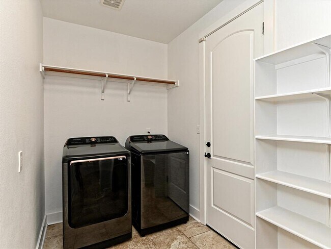 Building Photo - 15208 Bowling Ln