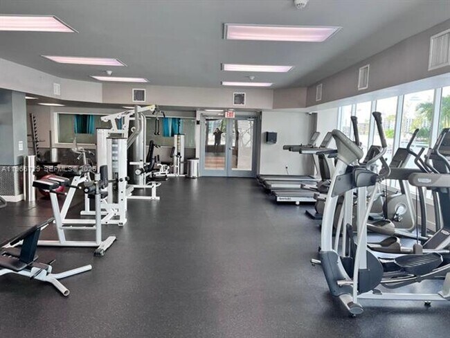 Building Photo - 275 NE 18th St