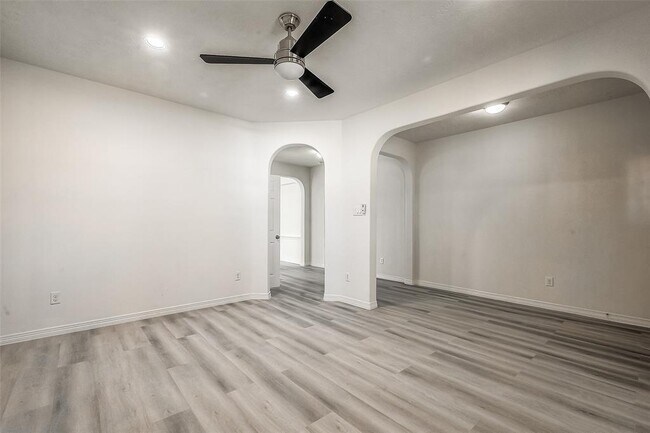 Building Photo - 520 West Fork