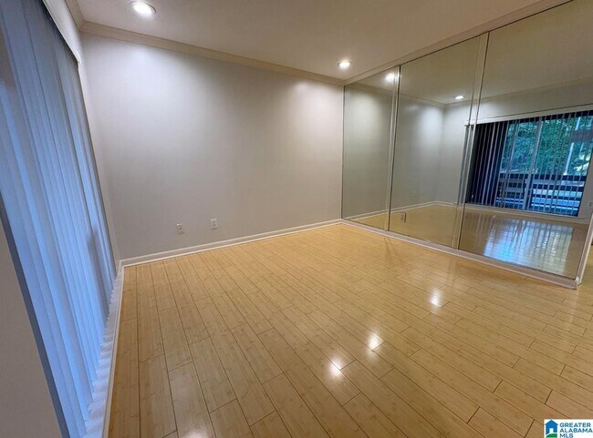 Building Photo - 3101 Lorna Rd