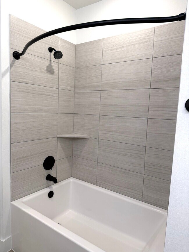 Building Photo - 16601 Braker Ln