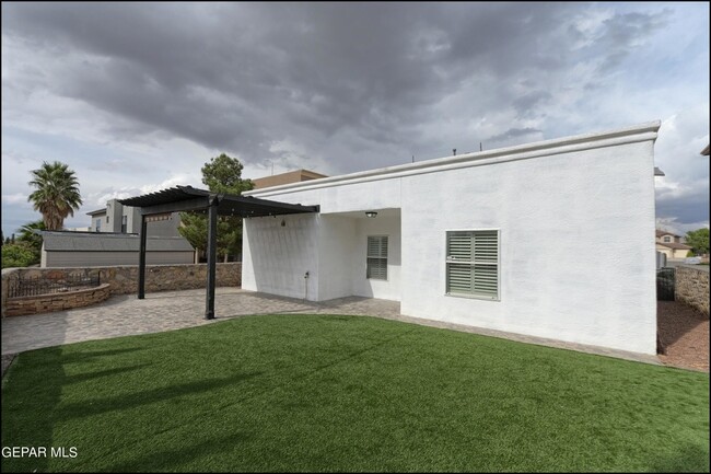 Building Photo - 7322 Camino Del Sol Dr