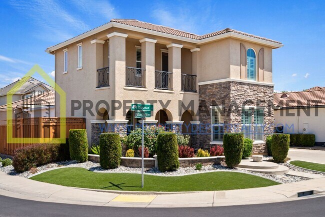 Building Photo - Stunning Custom 5-Bedroom, 3-Bath Home in ...