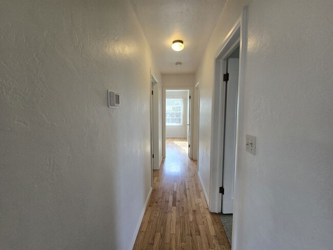 Building Photo - 1844 NW Keasey St