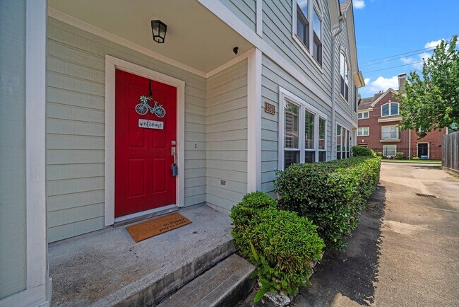 Primary Photo - 1523 Cook St