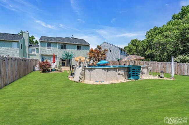 Building Photo - 47 Woodland Way