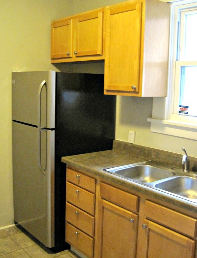 Building Photo - 3745 Beechwood Blvd