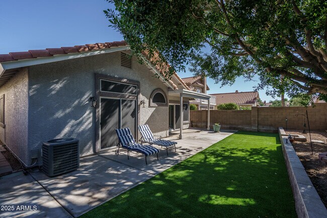 Building Photo - 6820 S Roosevelt St