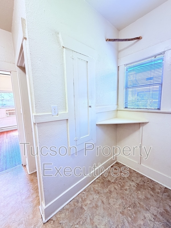 Building Photo - 722 E Drachman St