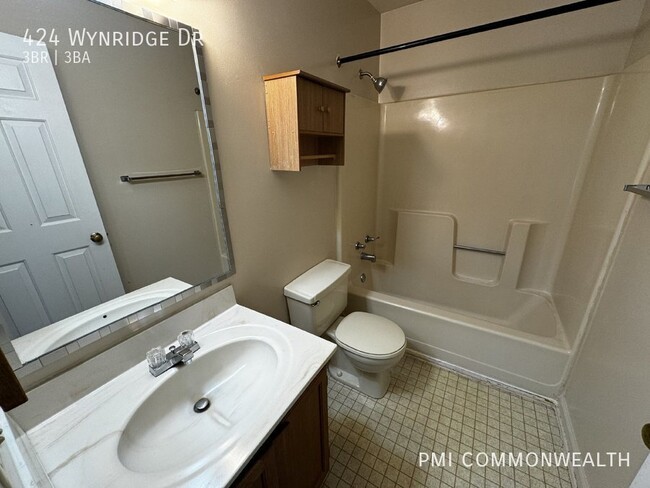 Building Photo - 424 Wynridge Dr