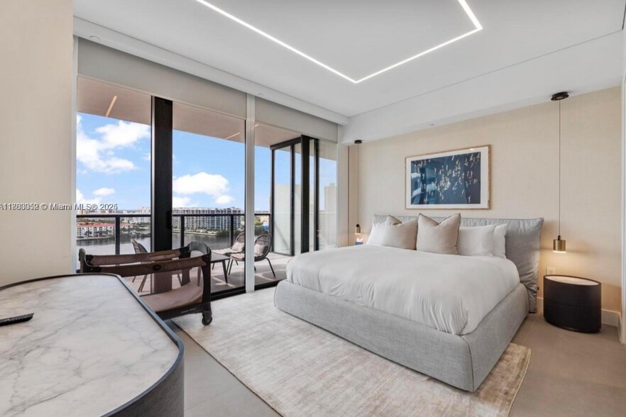 Building Photo - 5000 Island Estates Dr