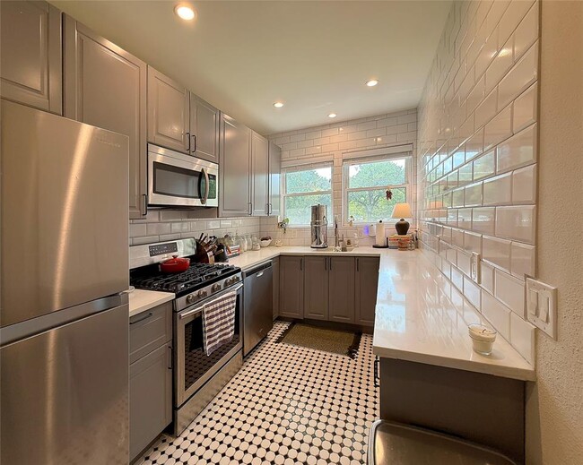 Building Photo - 2810 Wooldridge Dr