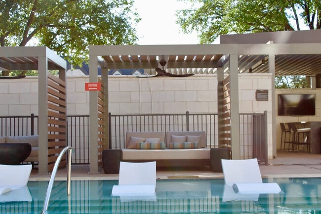 Building Photo - 9127 Research Blvd