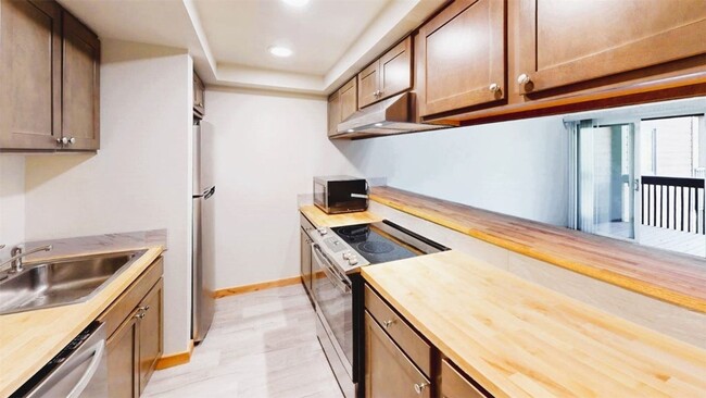 Building Photo - Long Term Rental- Mountainside Condos E339