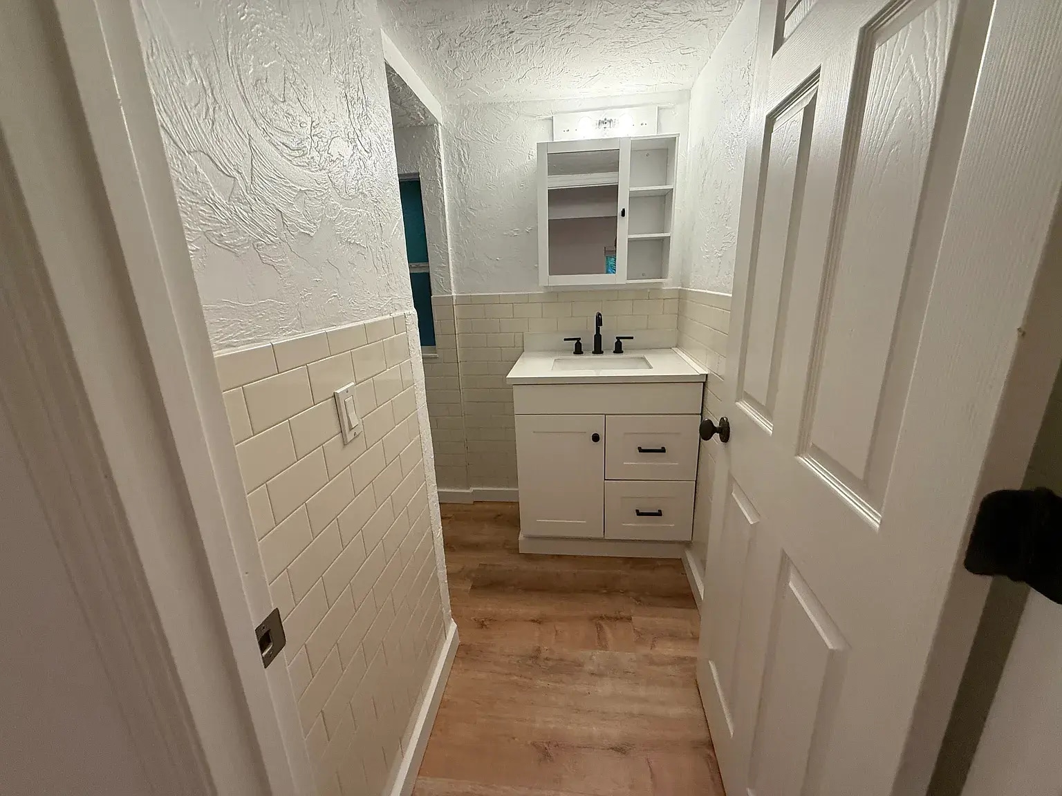 Bathroom (view from doorway) - 2795 Riverside Dr