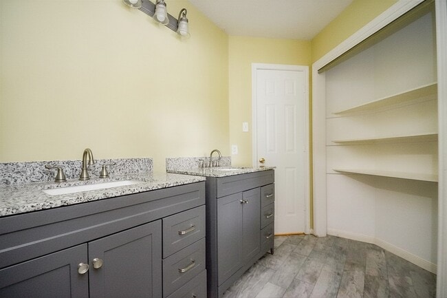 Building Photo - 318 N Cypress Estates Cir