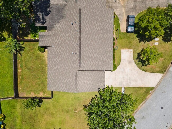 Building Photo - 3/2 Duplex Close to Tiger Town- Available ...