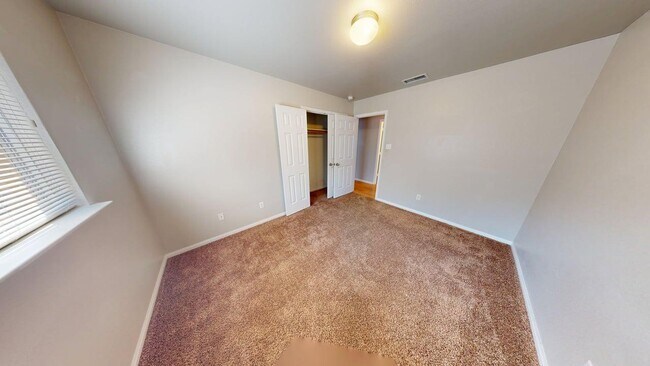Building Photo - 601 Cattail Cir