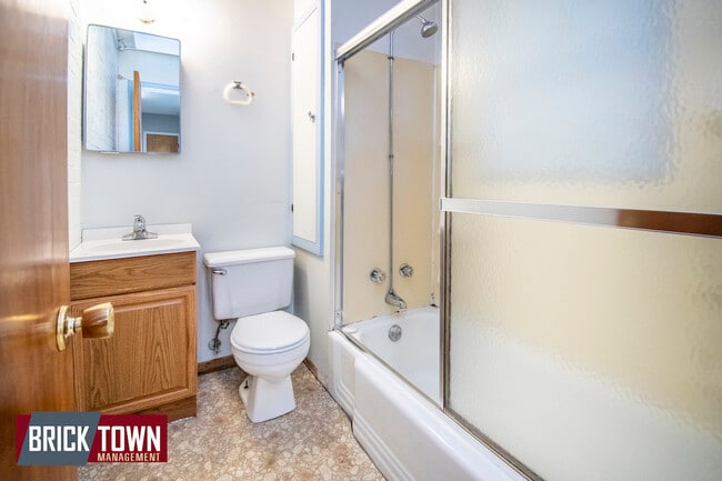 Building Photo - 115 S 38th Ave