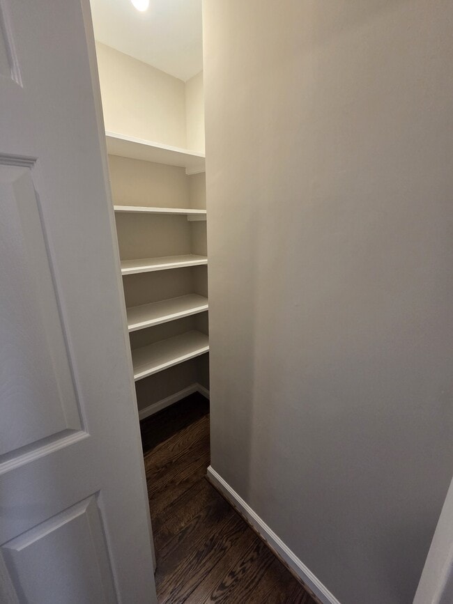 Building Photo - 611 Austin Ln