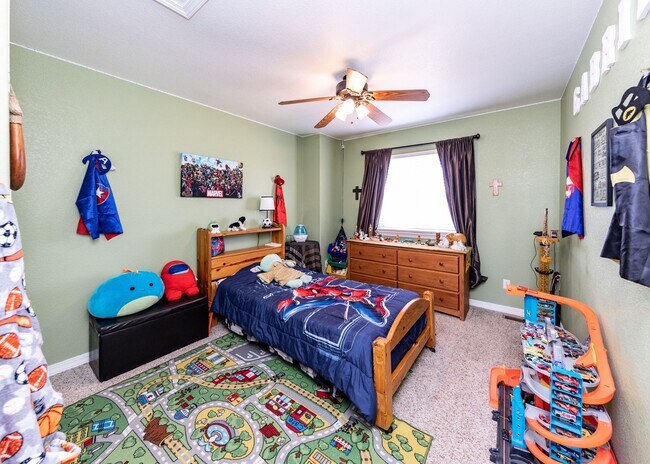 Building Photo - Fabulous 6 bedroom + office D20 Home with ...