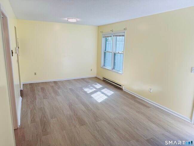 Building Photo - 64 Deerwood Ln