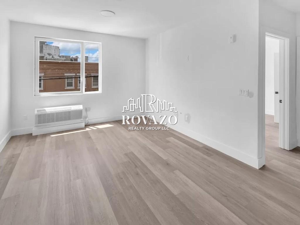 Building Photo - 39 Madison St