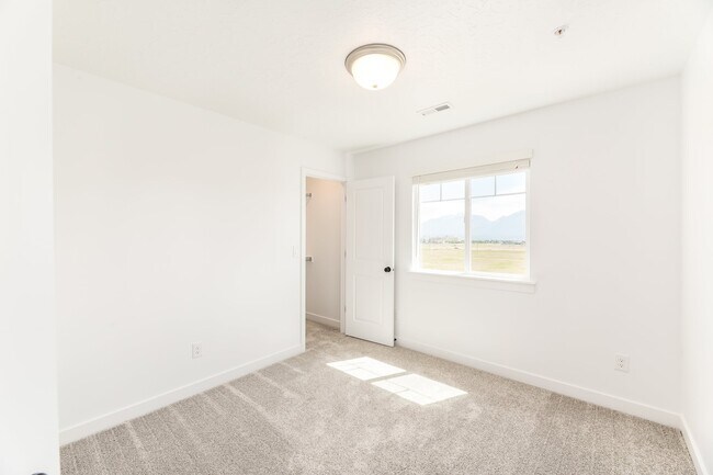 Building Photo - 4198 W Gooseneck Ct