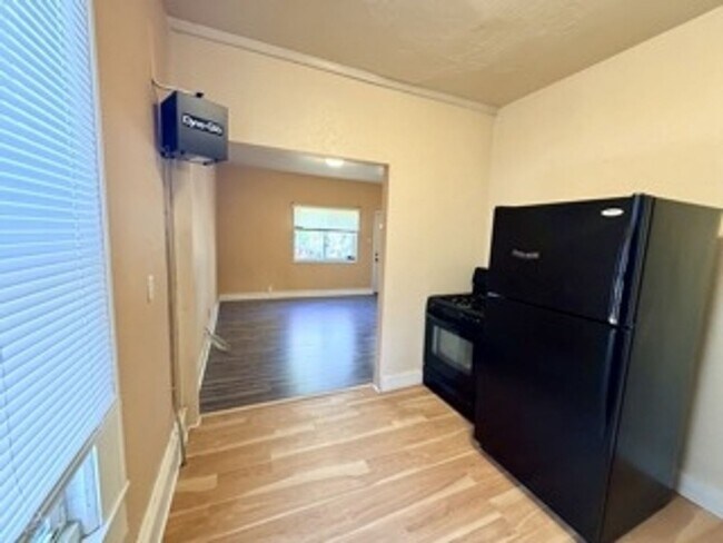 Building Photo - 817 Christiana St