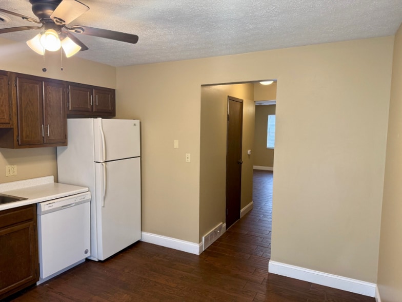 Building Photo - 1616 Spring Valley Dr