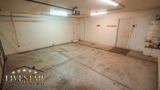 Building Photo - 5311 Sunbird Ct