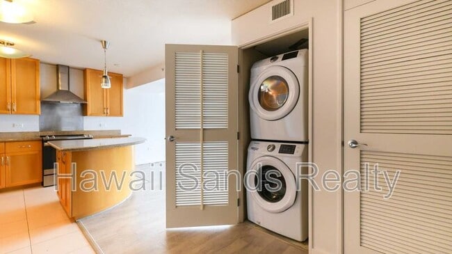 Building Photo - 1288 Kapiolani Blvd