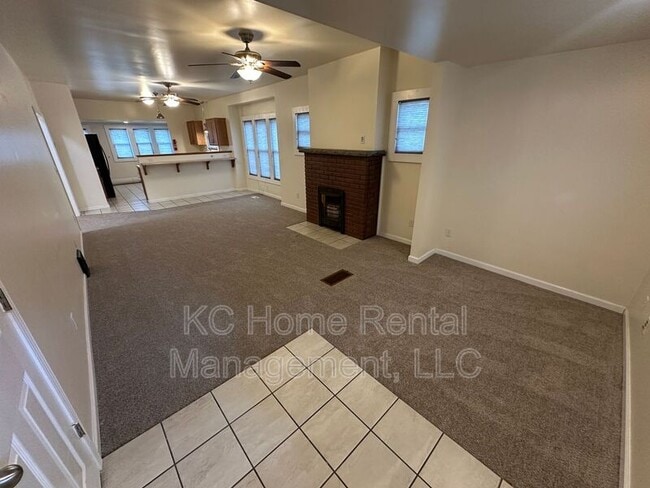 Building Photo - 1217 W 47th St