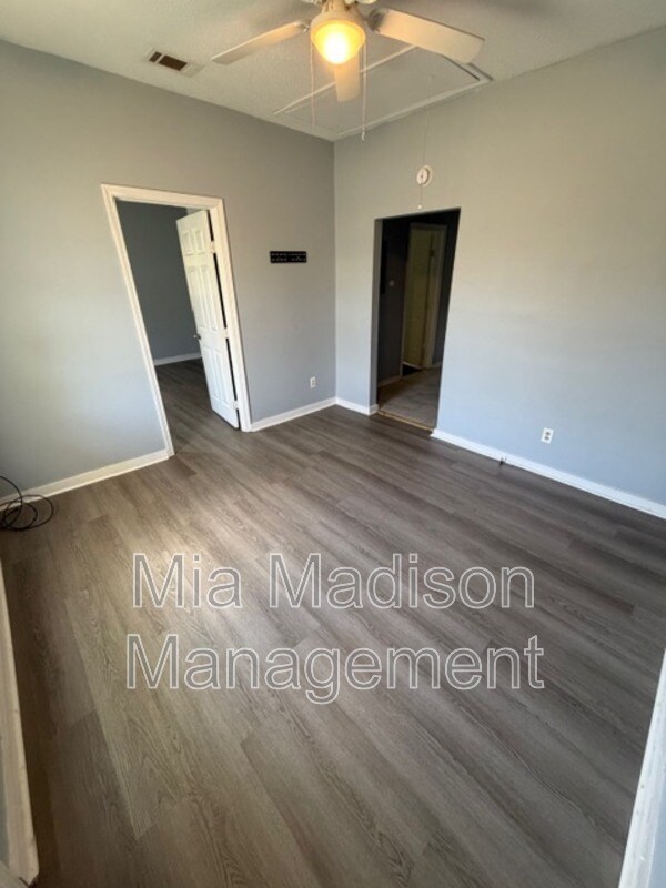 Building Photo - 1419 Richards St