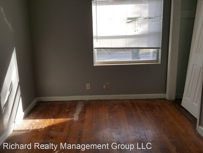 Building Photo - 1 br, 1 bath House - 532 W. De Soto Street